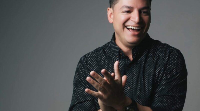 ARMANDO DAVALILLO REVIVE “QUIERO MORIR EN TU VENENO”, EN VERSIÓN SALSA