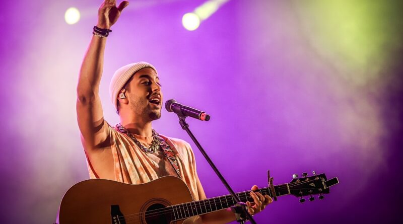 Víctor Muñoz reunirá a grandes amigos en su Tour A escondidas Christmas Party