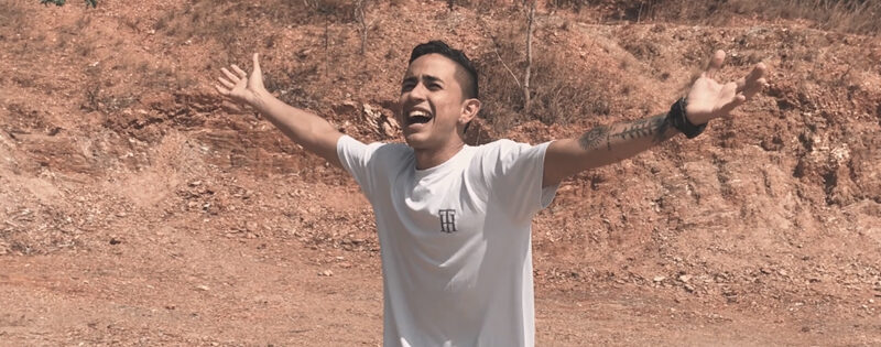 El cantante venezolano Raziel Martinez presenta su nuevo sencillo FE acompañado de un videoclip disponible en Youtube