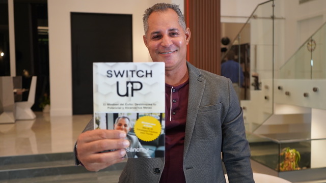El exitoso empresario Juan Sánchez presenta su libroSWITCH UP con diez estrategias prácticas para convertirte