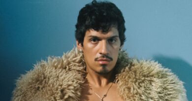 Omar Apollo anuncia el lanzamiento de su segundo álbum god said no