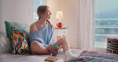 Actriz chilena Carla Jara protagoniza primer clip promocional de Caramba 'Camina'