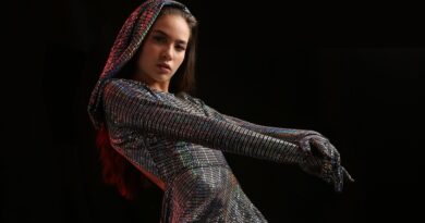 Alanna De La Rossa debuta como cantante con 'Mi Alma Reza'