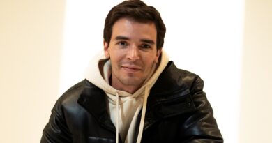 Así suena 'Volver Al Futuro'la nueva cancion de Alejandro Santamaría