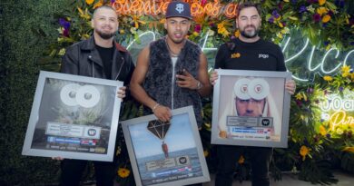 Myke Towers celebra shows en Panamá Costa Rica y recibe discos de diamante y doble platino por parte de Warner Music