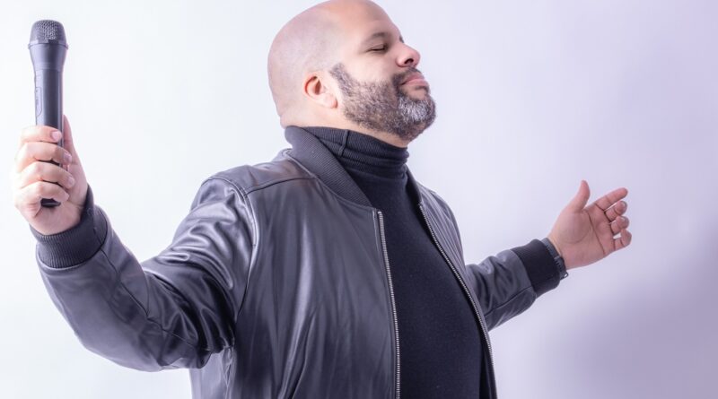Max Rosado reinventa un clásico Lanza Killing Me Softly en una vibrante versión salsa