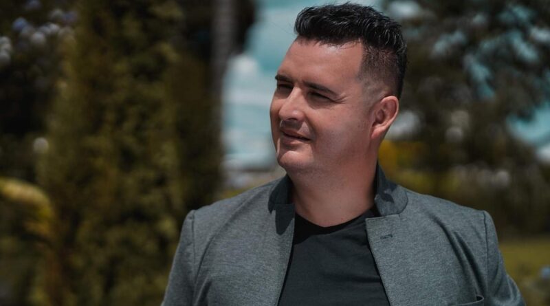 Ángel García estrena nuevo éxito musical Dinero Maldito remueve conciencias