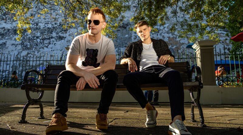 Alec y Joel presentan Bebé Dime su primer hit juntos Cuando la música cura y la amistad inspira