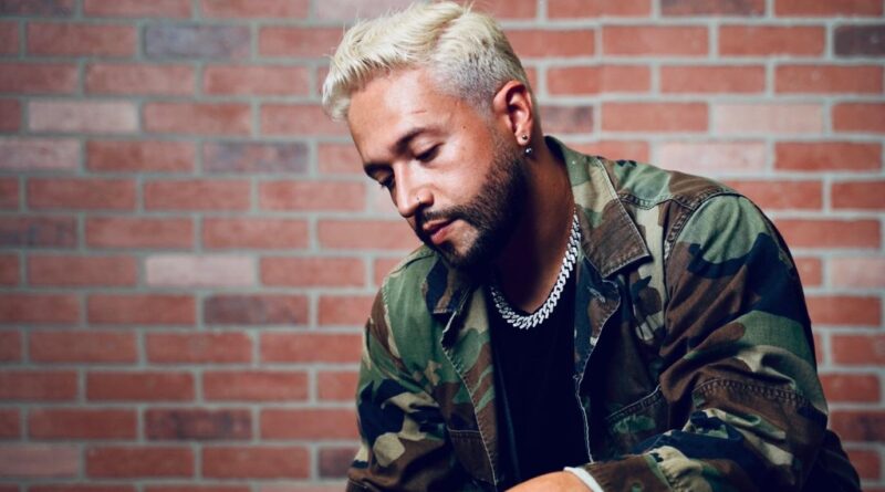 V RAMIREZ lanza Besándonos una historia de amor que cruza fronteras