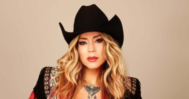 Adriana Bottina regresa con fuerza y estrena su nueva etapa musical con Peor que Sinvergüenza