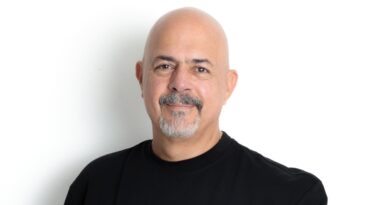 Rafael Mejía el ejecutivo colombiano que llevó la música popular a los charts y premios globales