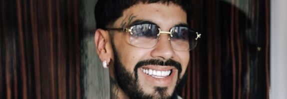 Anuel AA en Medellín Preparando una sorpresa para sus fans colombianos