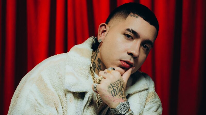 Kris R transforma sus cicatrices en música en una valija en sentimiento