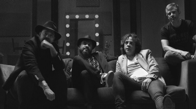 Loco de Corazón el esperado estreno de superlitio que abre camino a su próximo disco