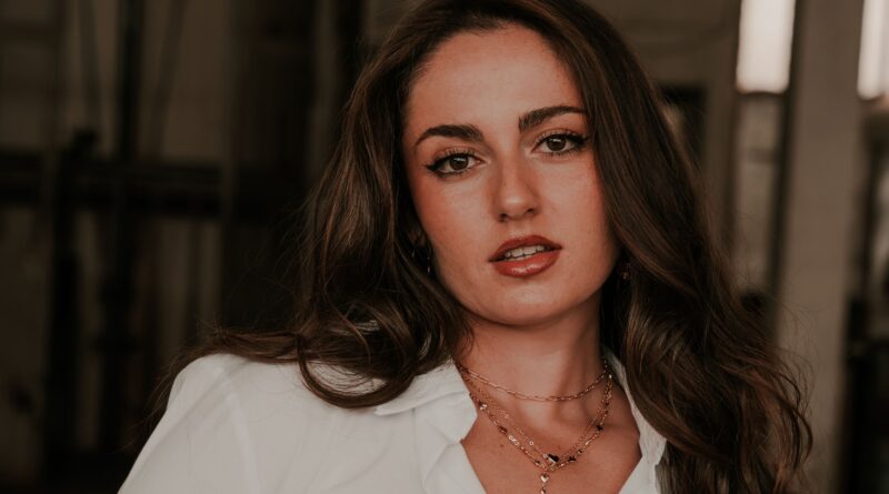 Caluu C. sorprende junto a Karetta el Gucci con su nuevo hit “Por Teléfono No”