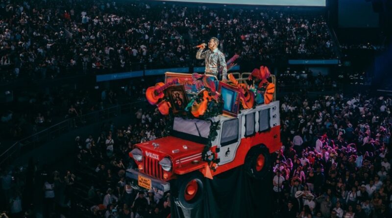 Jhonny Rivera encendió el Movistar Arena con una experiencia única junto a Mycelio