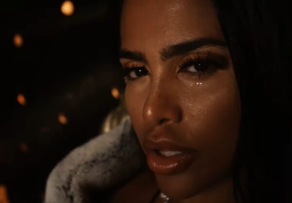 BellaTop irrumpe con “Herida con Alcohol” un confesionario de pop urbano con fuego emocional