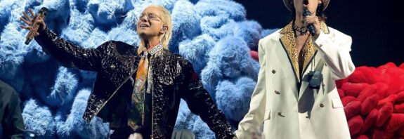 CA7RIEL y Paco Amoroso arrasan en los Latin Grammys con cinco galardones