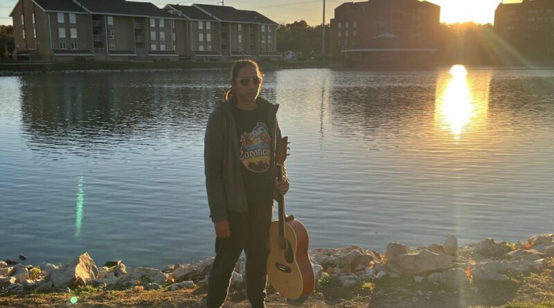 Coroncoro & MakkaRoots rompen fronteras con “Re Loco”