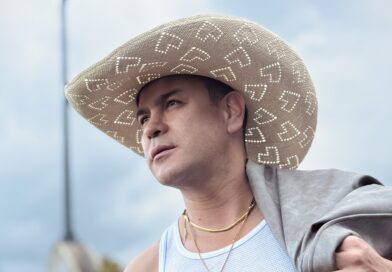 Joaquín Guiller expande su éxito con “El Agropecuario” y aterriza en Costa Rica tras su triunfo en Billboard Latin