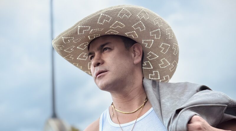 Joaquín Guiller expande su éxito con “El Agropecuario” y aterriza en Costa Rica tras su triunfo en Billboard Latin