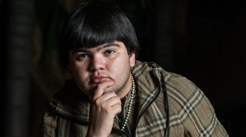 Víctor Valverde expande su carrera en Colombia con el estreno de “Mi Cazuela” ft. Víctor Mendívil