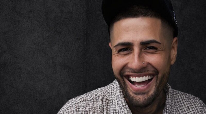 Dolce prepara una ola de éxitos junto a productores Grammy