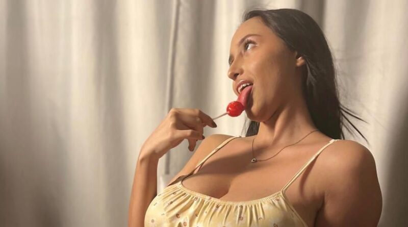 Hillary Rhodes revela cómo inició su camino en la industria del contenido para adultos