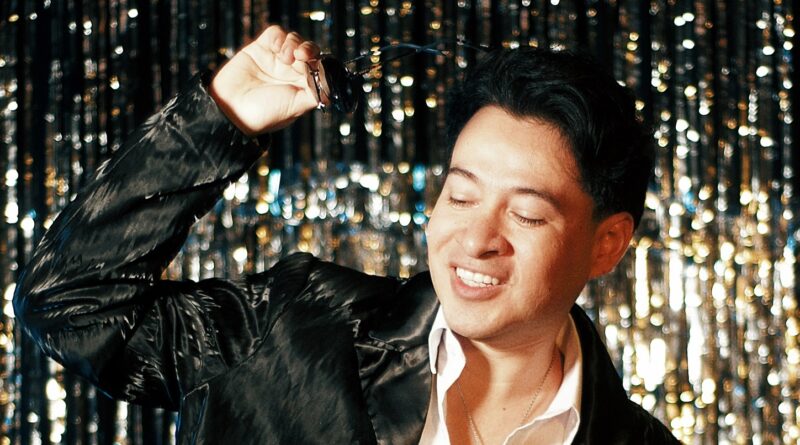 Alejandro Londoño y la construcción de un universo artístico coherente en la era contemporánea