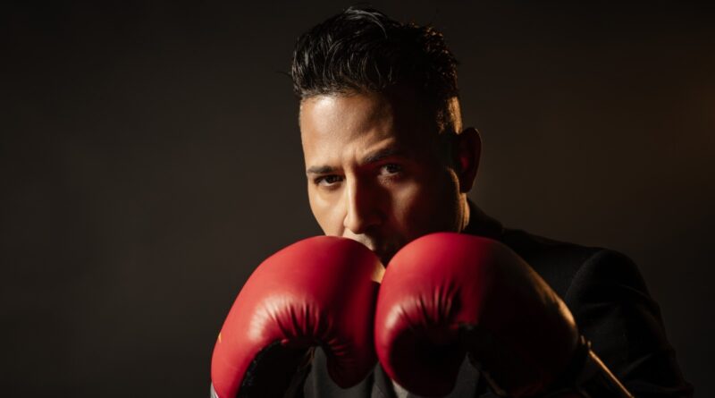 Charlie Cruz apuesta por la evolución musical con su nuevo álbum “INVICTO”