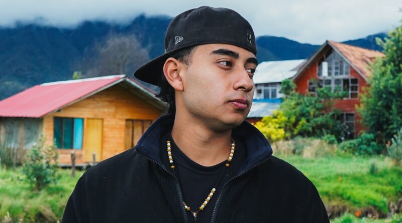 Haze Boy convierte sus experiencias en música con “Tu Niño del Cora Vol. 1”