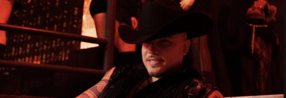 Jessi Uribe convierte una noche de excesos en canción con Qué Pasó Ayer