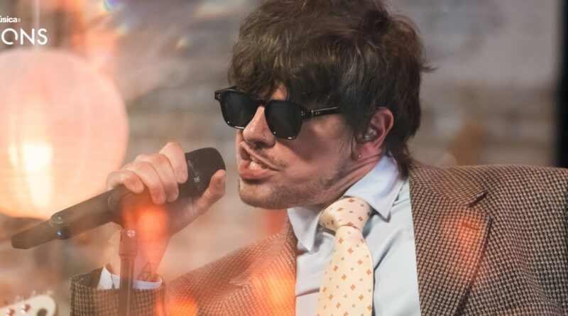 Lasso llega a ViX Música SESSIONS con una presentación especial de “Ojos Marrones”