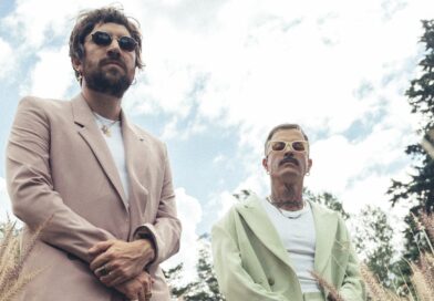 Mike Bahía y Juan Pablo Vega unen sus voces por primera vez en “Bajo Cero”