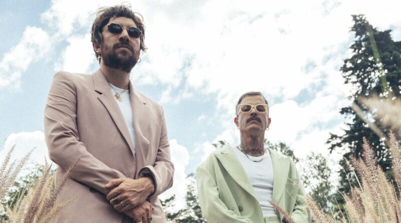 Mike Bahía y Juan Pablo Vega unen sus voces por primera vez en “Bajo Cero”