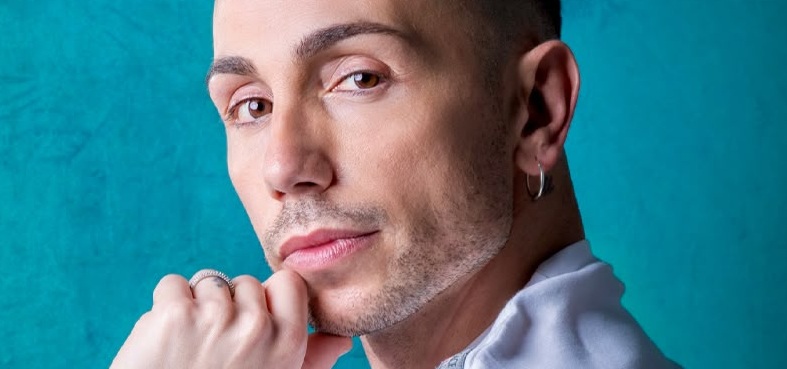 Manuel Aspidi combina pop de autor y emoción en “Solo a Mitad”